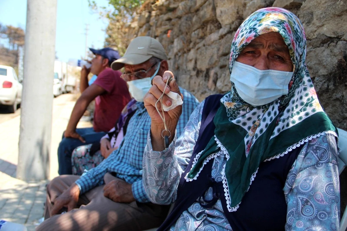 Elinde sadece traktörünün anahtarı kaldı