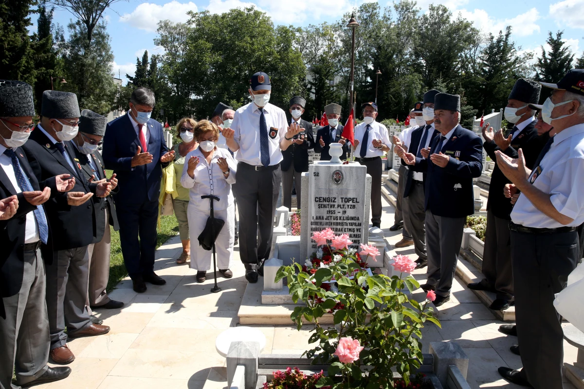 Erenköy Direnişinin 57. yılında şehit pilot yüzbaşı Cengiz Topel mezarı başında anıldı