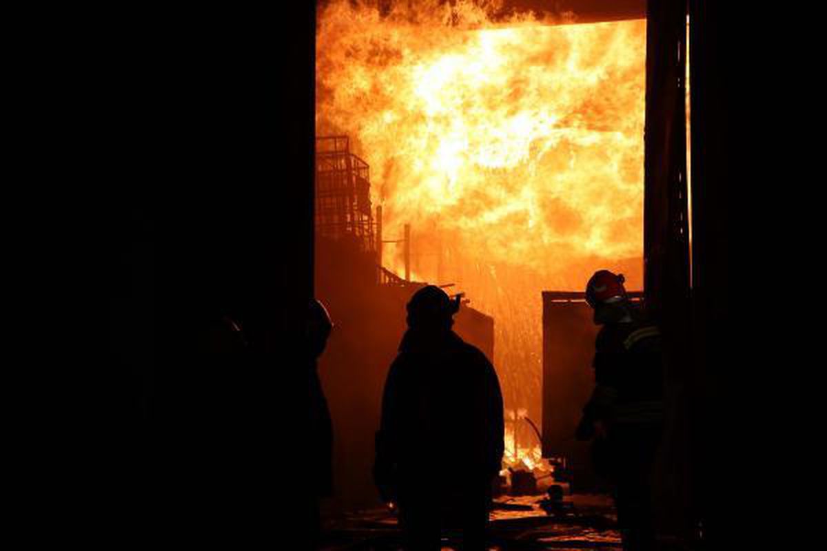 Son dakika haberi! Gaziantep\'te boya fabrikasında yangın (2)