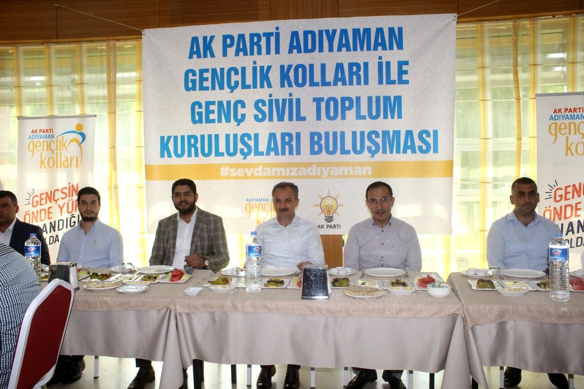 Gençlik kolları, genç sivil toplum kuruluşları ile bir araya geldi