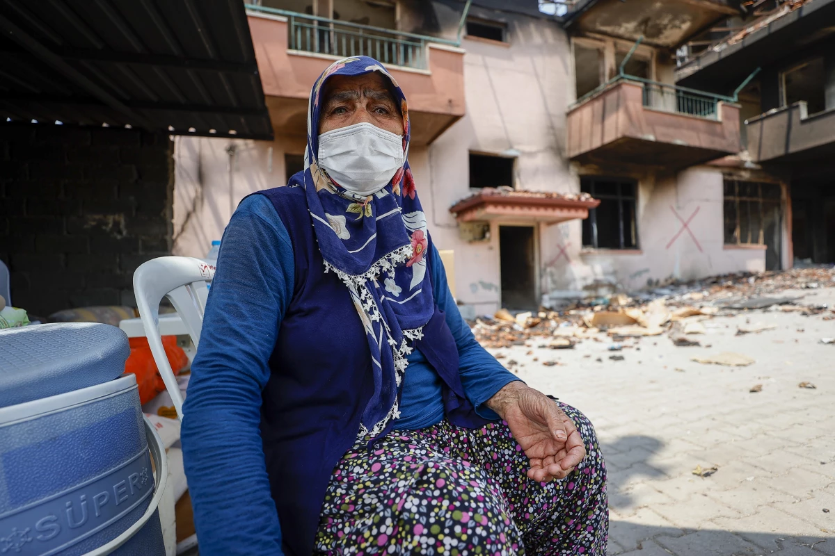 Son dakika haber | Manavgat\'taki yangında evi zarar gören kadın yaşadıklarını gözyaşıyla anlattı