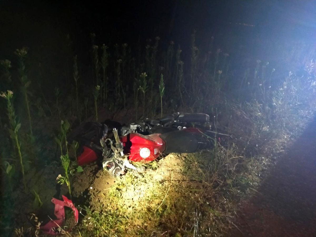 Motosikletiyle şarampole uçan genç, hayatını kaybetti.