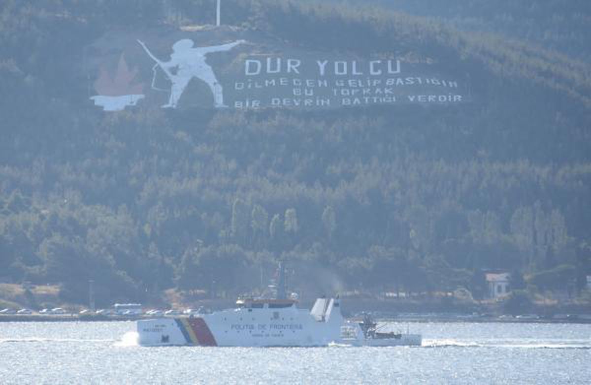 Romanian patrol ship and Russian warship passed through Canakkale Strait to Aegean