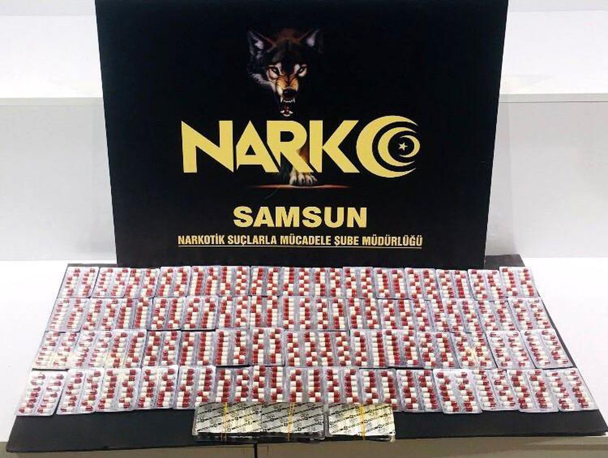 Samsun\'da 2 kişi bin 8 adet uyuşturucu hapla yakalandı