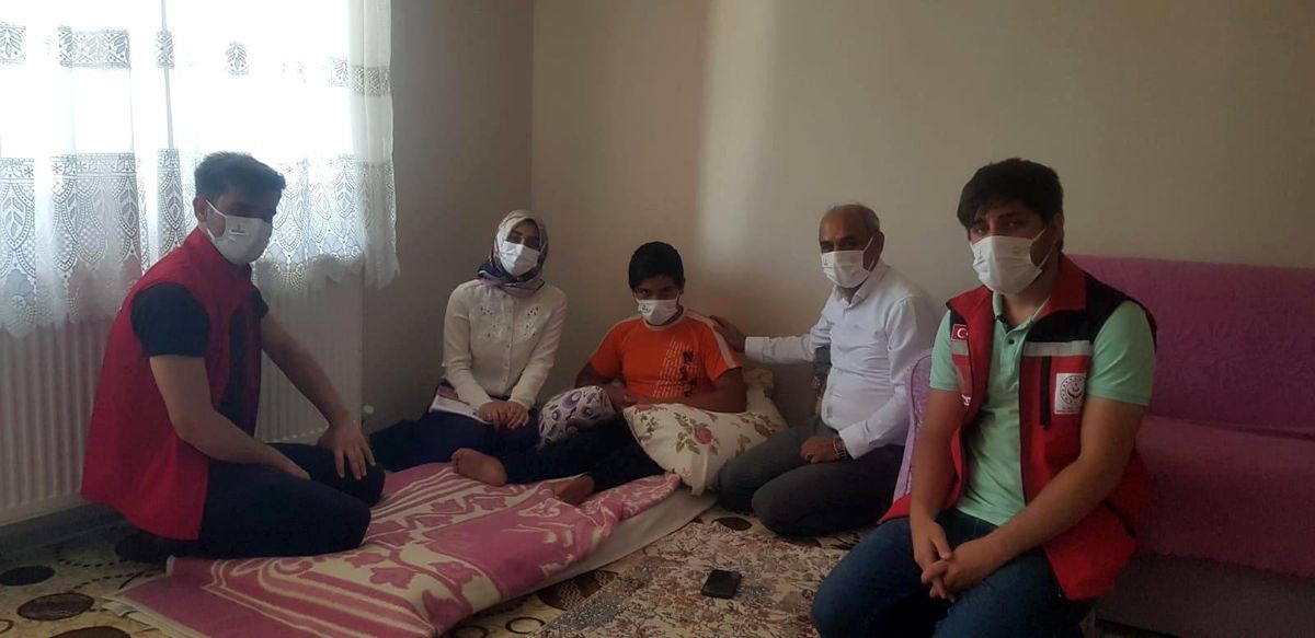 Solhan Sosyal Hizmet Merkezi ekibi vatandaşlarla bir araya geliyor