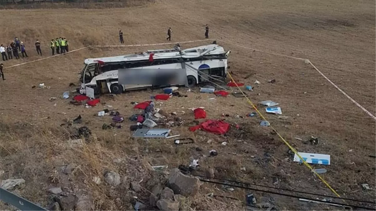 Son Dakika! Balıkesir\'de yolcu otobüsü devrildi: 14 kişi hayatını kaybetti, 18 yaralı var