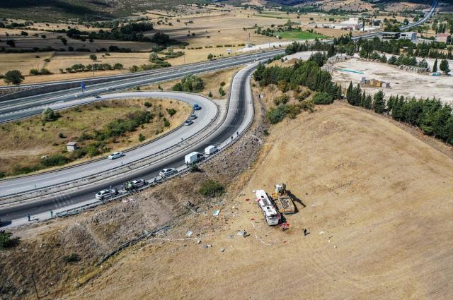 Son Dakika! Balıkesir'de yolcu otobüsü devrildi: 14 kişi hayatını kaybetti, 18 yaralı var