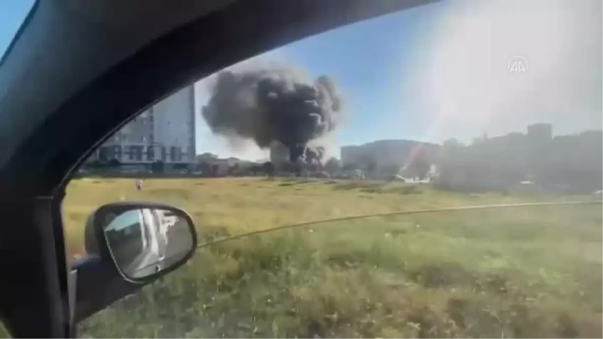 Son dakika... Sultanbeyli\'de iş yerinde çıkan yangın söndürüldü