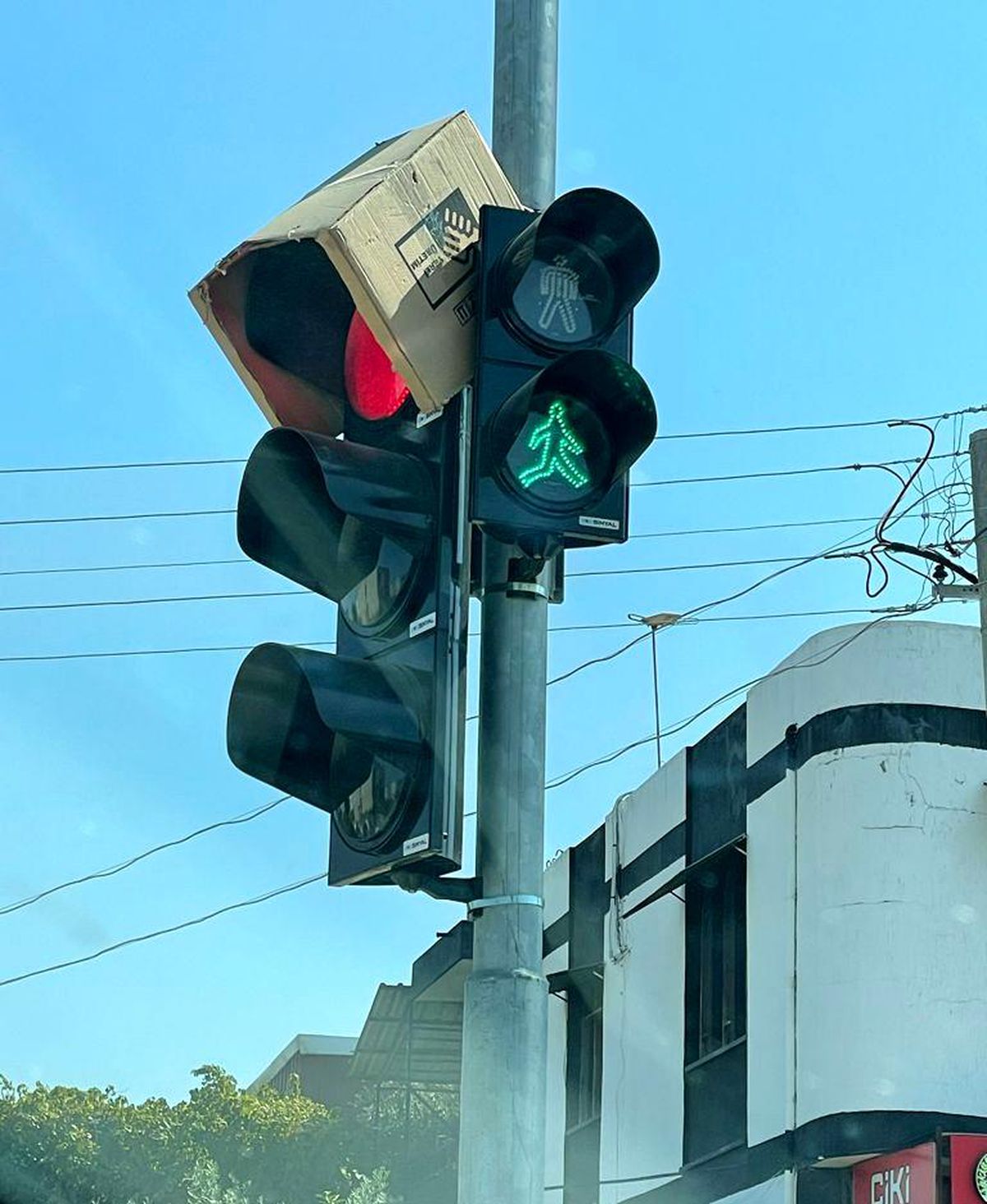 Trafik ışıklarına gölgelik