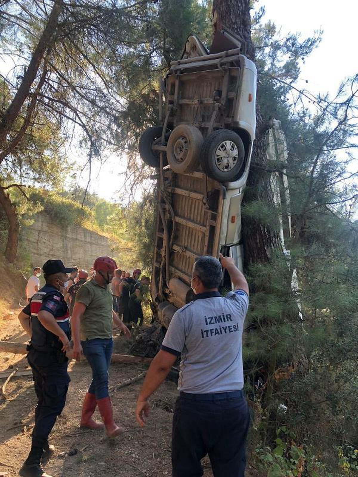 Türbe ziyaretinden dönen kafile kaza yaptı: 4 ölü, 15 yaralı