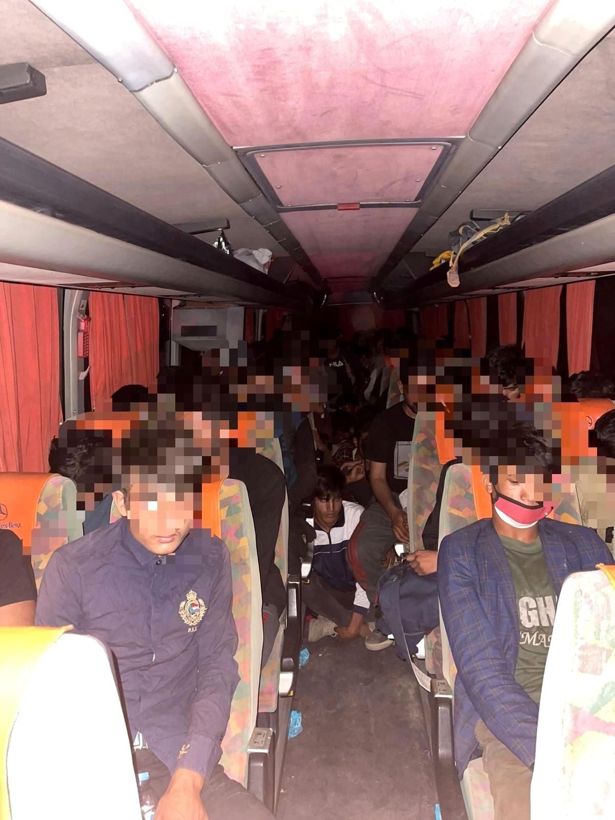 Yolcu otobüsünde 68 kaçak göçmen yakalandı