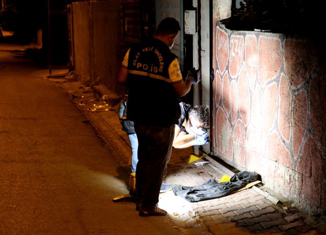 Polisin dur ihtarına uymayarak kaçan iki kişiden biri kovalamaca sonucu yakalandı