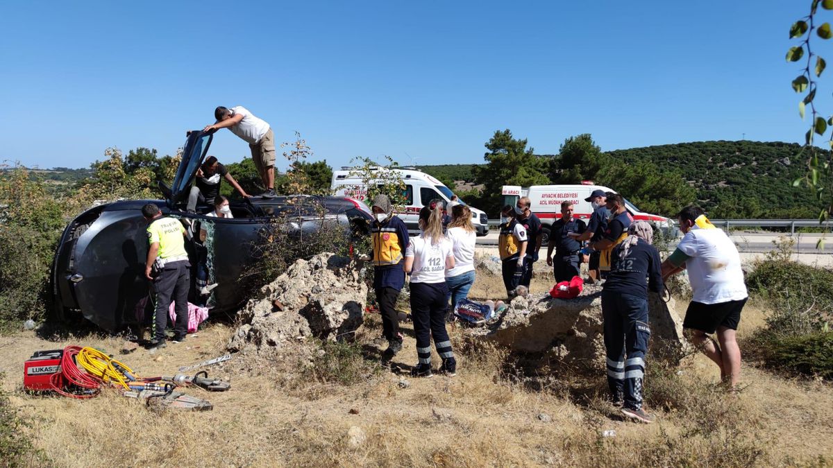 Ayvacık\'ta su kanalına devrilen otomobildeki 3 kişi yaralandı