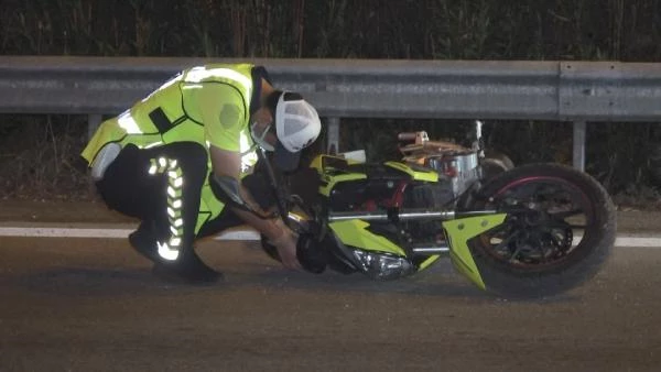 Bariyerlere çarpan motosiklet 30 metre sürüklendi, sürücü olay yerinde can verdi