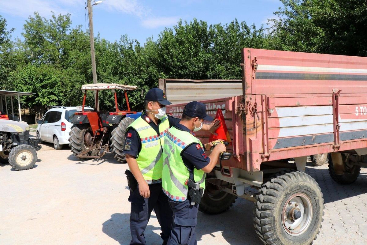 Elazığ\'da jandarma, traktör denetimi yaptı