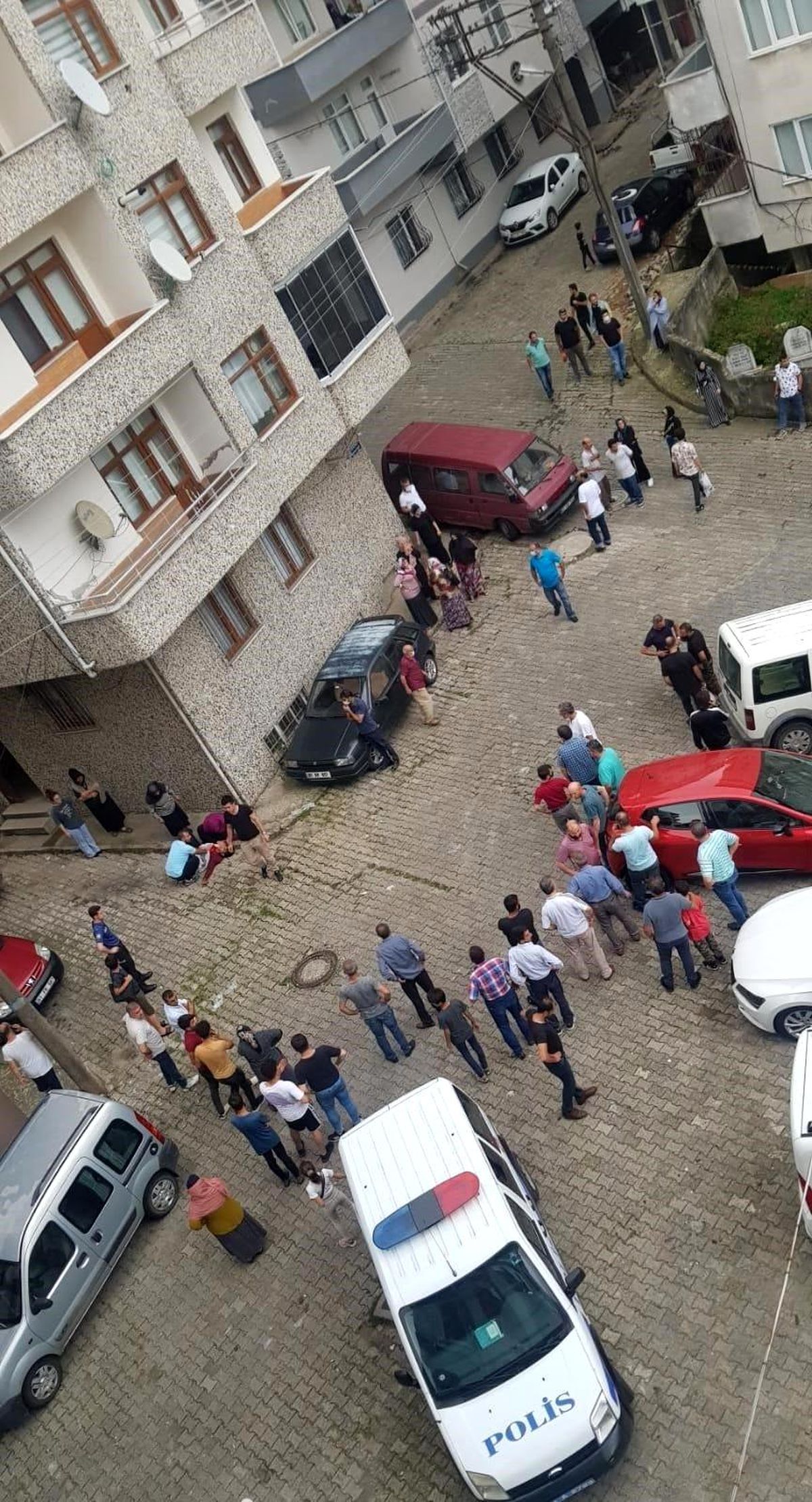 Eniştesini silahla vurdu, kardeşine silahı vererek kaçtı