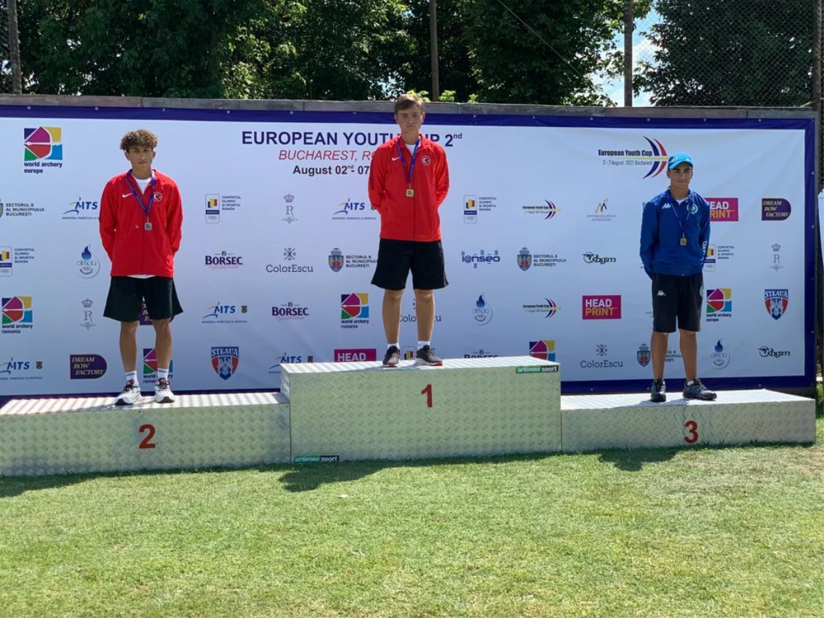Genç milli okçular, "Avrupa Gençlik Kupası ve Kadetlerde" birincilik kupası kazandı