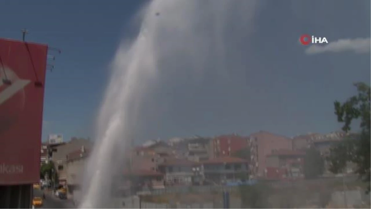 Kadıköy\'de İSKİ\'nin çalışmasında su borusu patladı, metrelerce yükseğe su fışkırdı