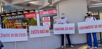 Karadağlı kafe ve restoran işletmecileri Kovid-19 tedbirlerini protesto etti