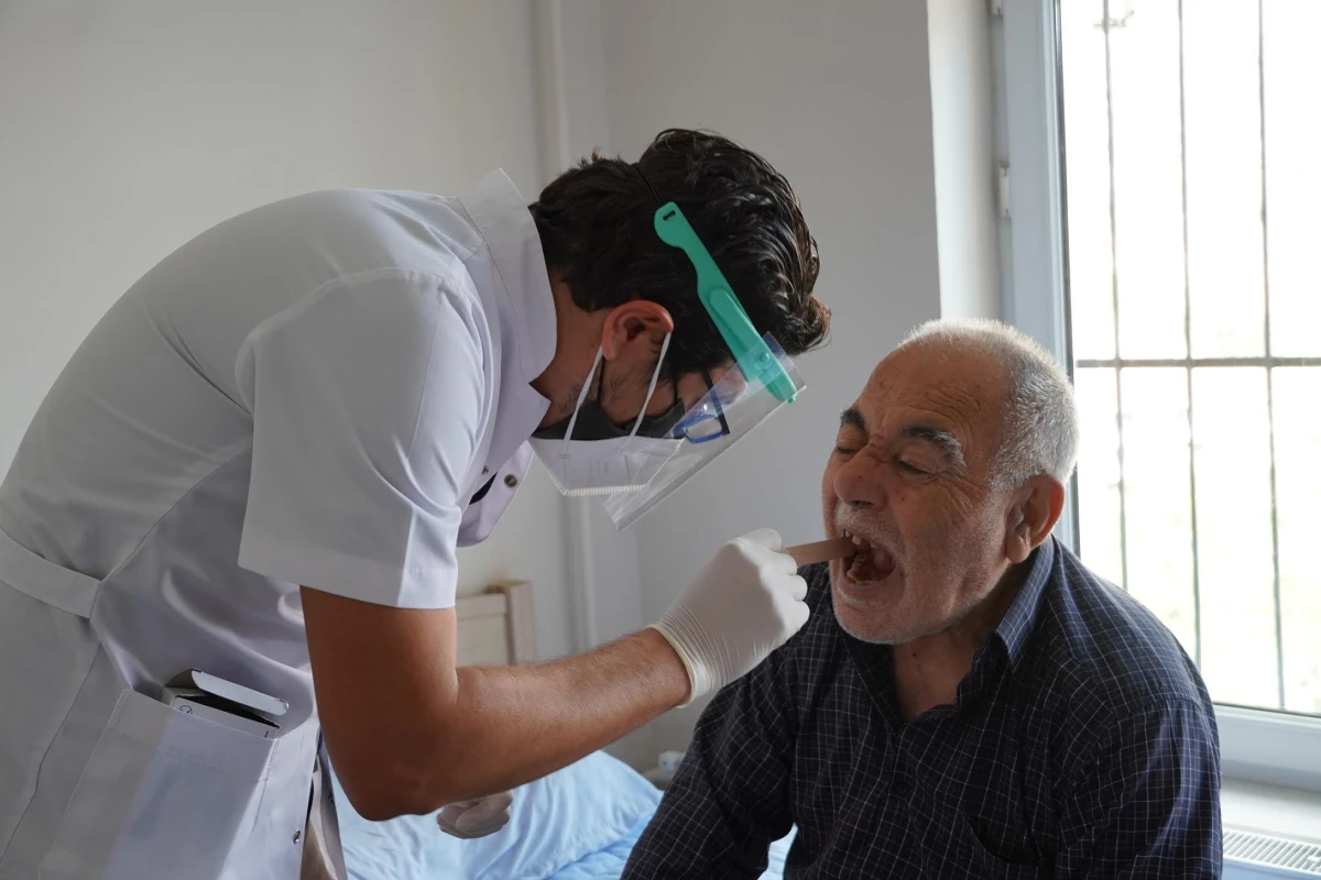Keçiören Belediyesi Huzurevi\'nde bulunan 60 yaşlı için diş bakım yapıldı!