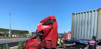 Son dakika: Kuzey Marmara Otoyolunda lastiği patlayan tır bariyerlere saplandı: 1 ölü