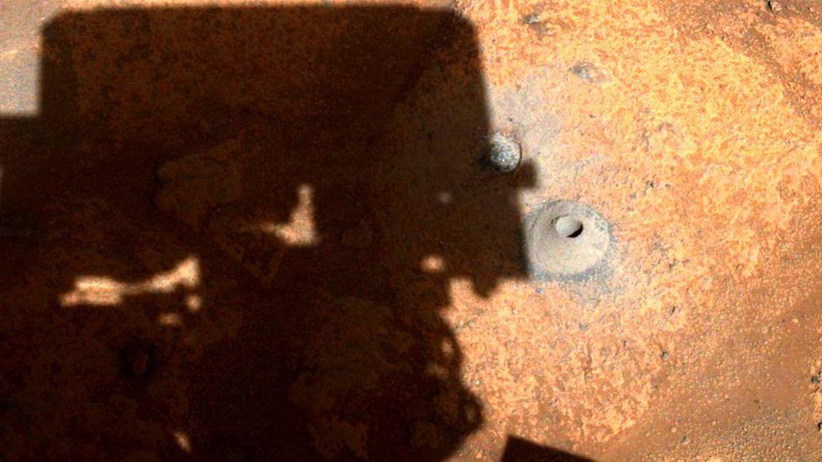 Mars: NASA\'nın uzay aracı Perseverance\'ın Kızıl Gezegen\'de topladığı ilk kaya örneği kayıp