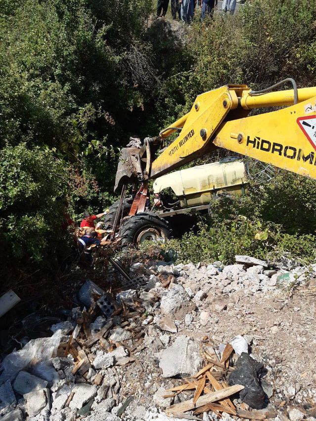 Mersin'de devrilen traktörün altında kalan kişi yaşamını yitirdi