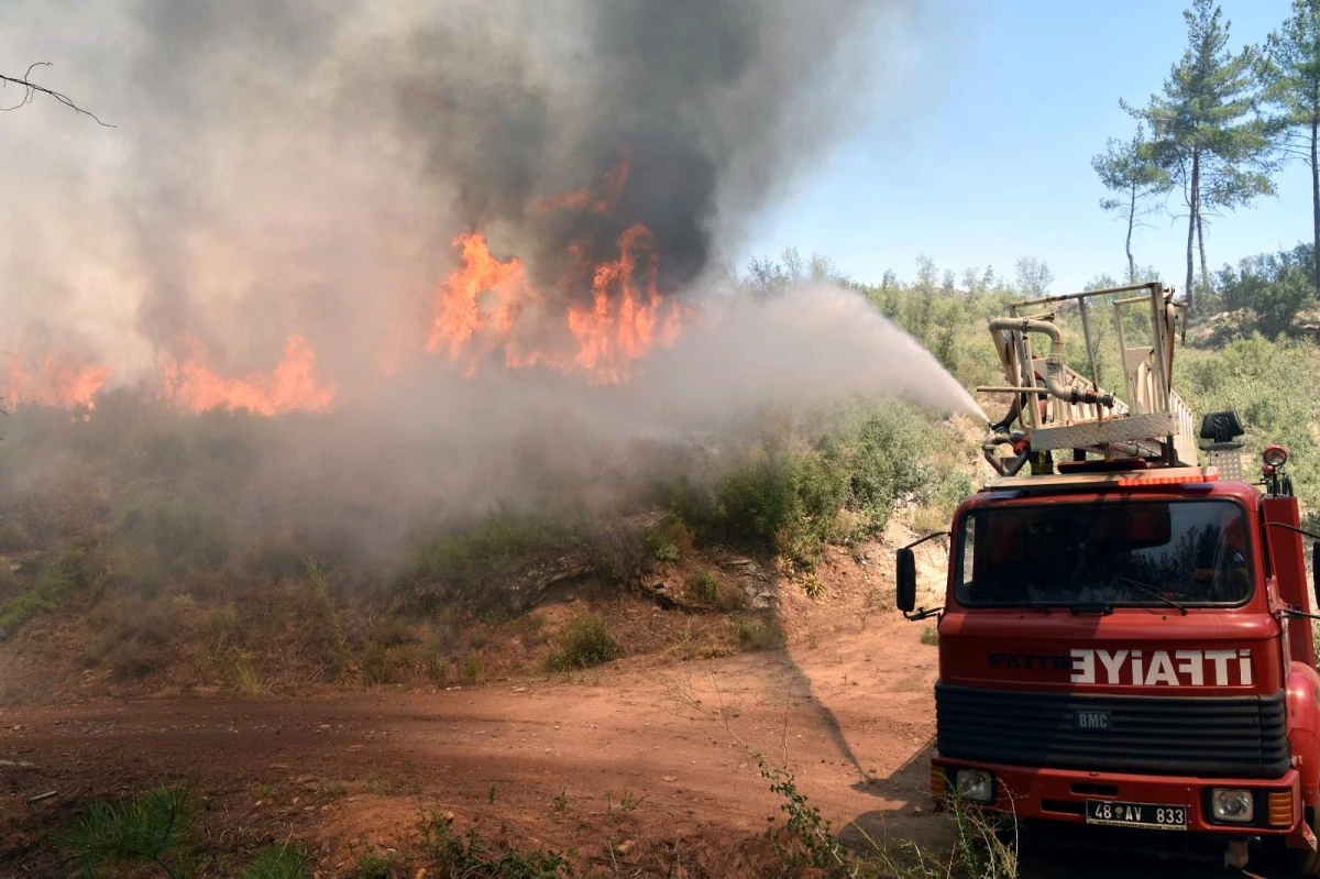 Muğla Büyükşehir Bin 257 personeliyle yangınlarla mücadele ediyor