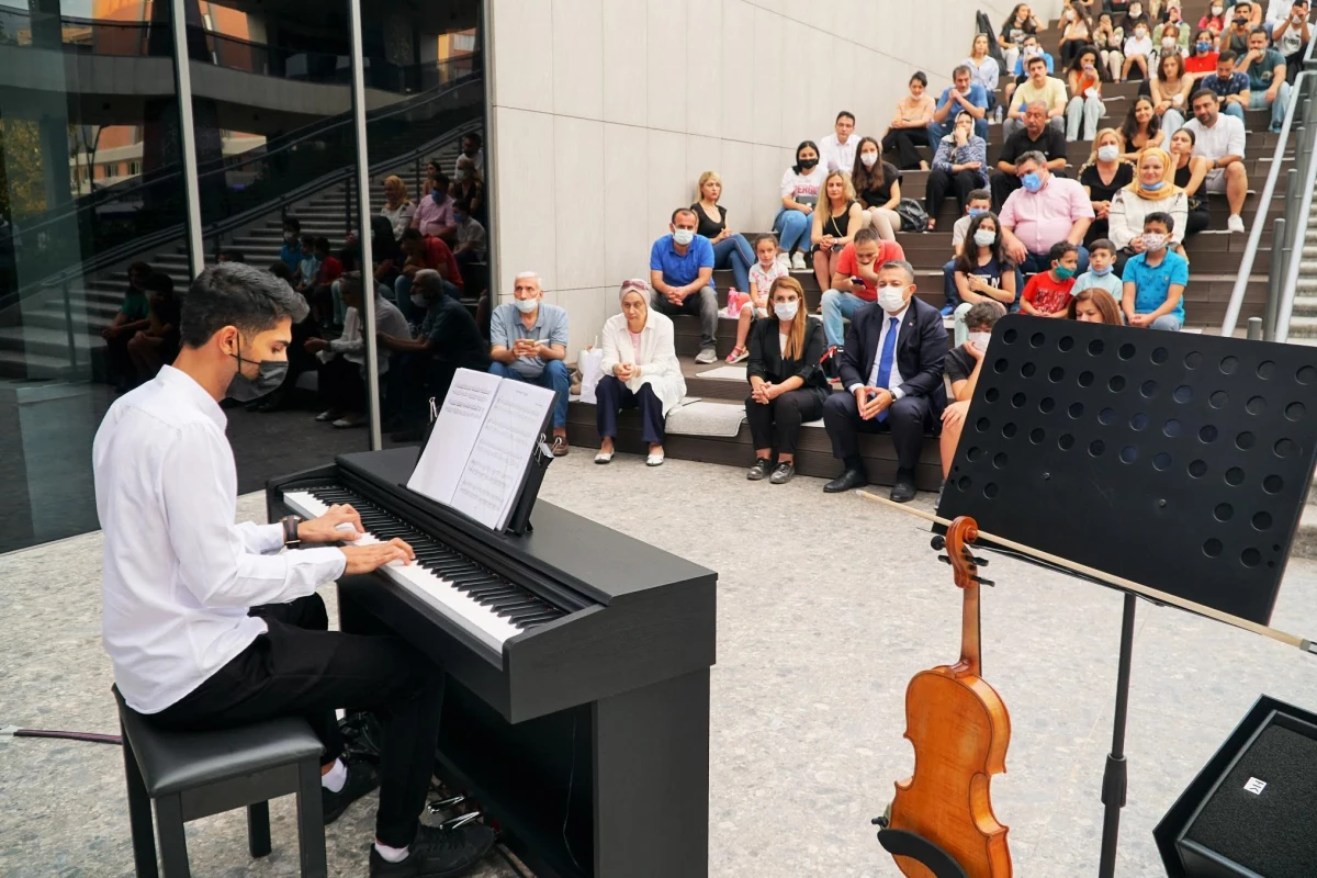 Şehitkamil Sanat Merkezi\'nde gençler piyano dinletisi ile yeteneklerini sergiledi