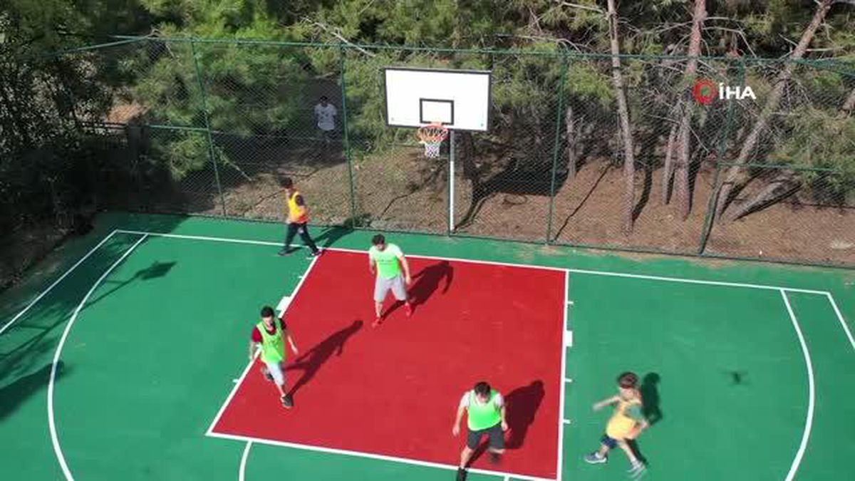 Tuzla\'da düzenlenen basketbol turnuvası renkli anlara sahne oldu