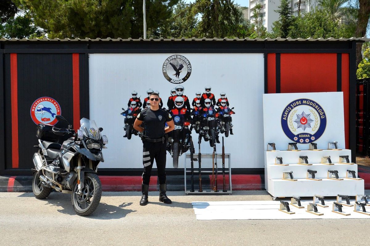 Adana\'da 35 ruhsatsız silah ele geçirdi