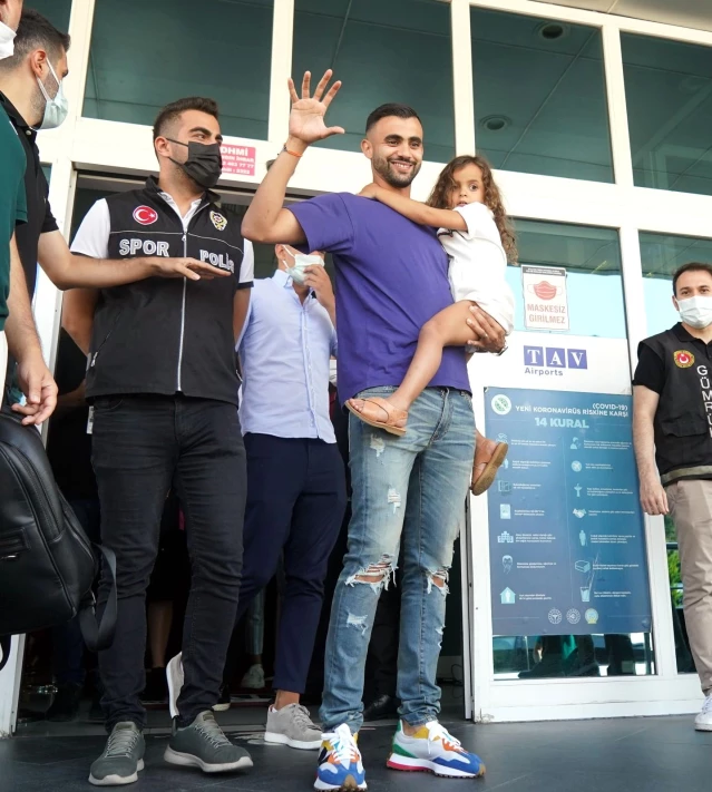 Beşiktaş, Rachid Ghezzal'ı İstanbul'a getirdi