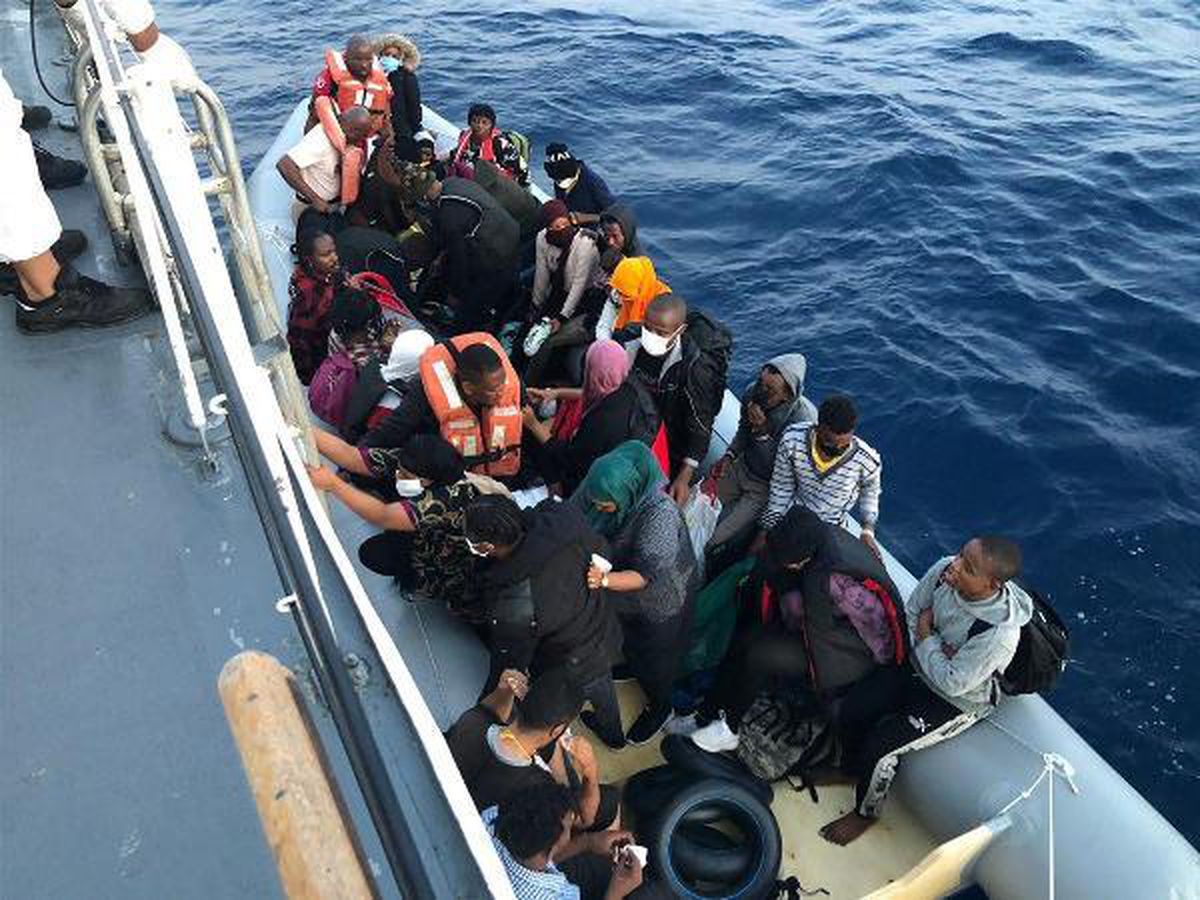 Dikili açıklarında 34 kaçak göçmen kurtarıldı