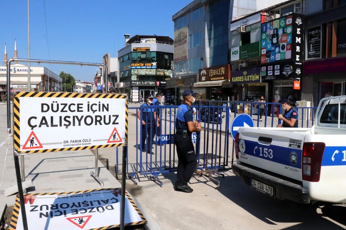 Düzce\'de ruhsat denetiminde kurallara uymayan 24 iş yeri mühürlendi