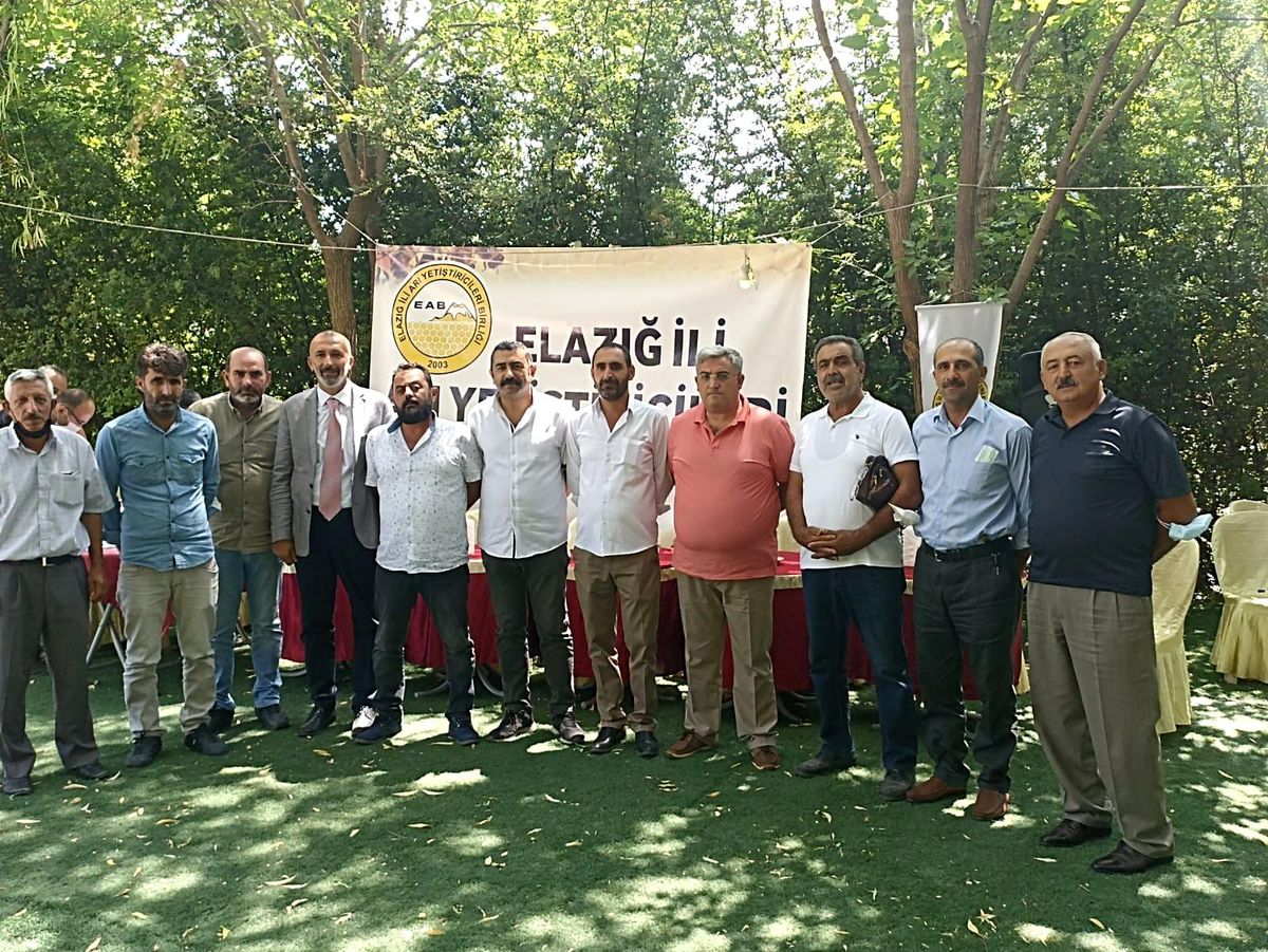 Elazığ Arı Yetiştiriciler Birliği Başkanı Canbay güven tazeledi