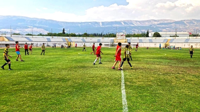 Kahramanmaraş'ta genç yetenekler futbol şenliğinde buluştu