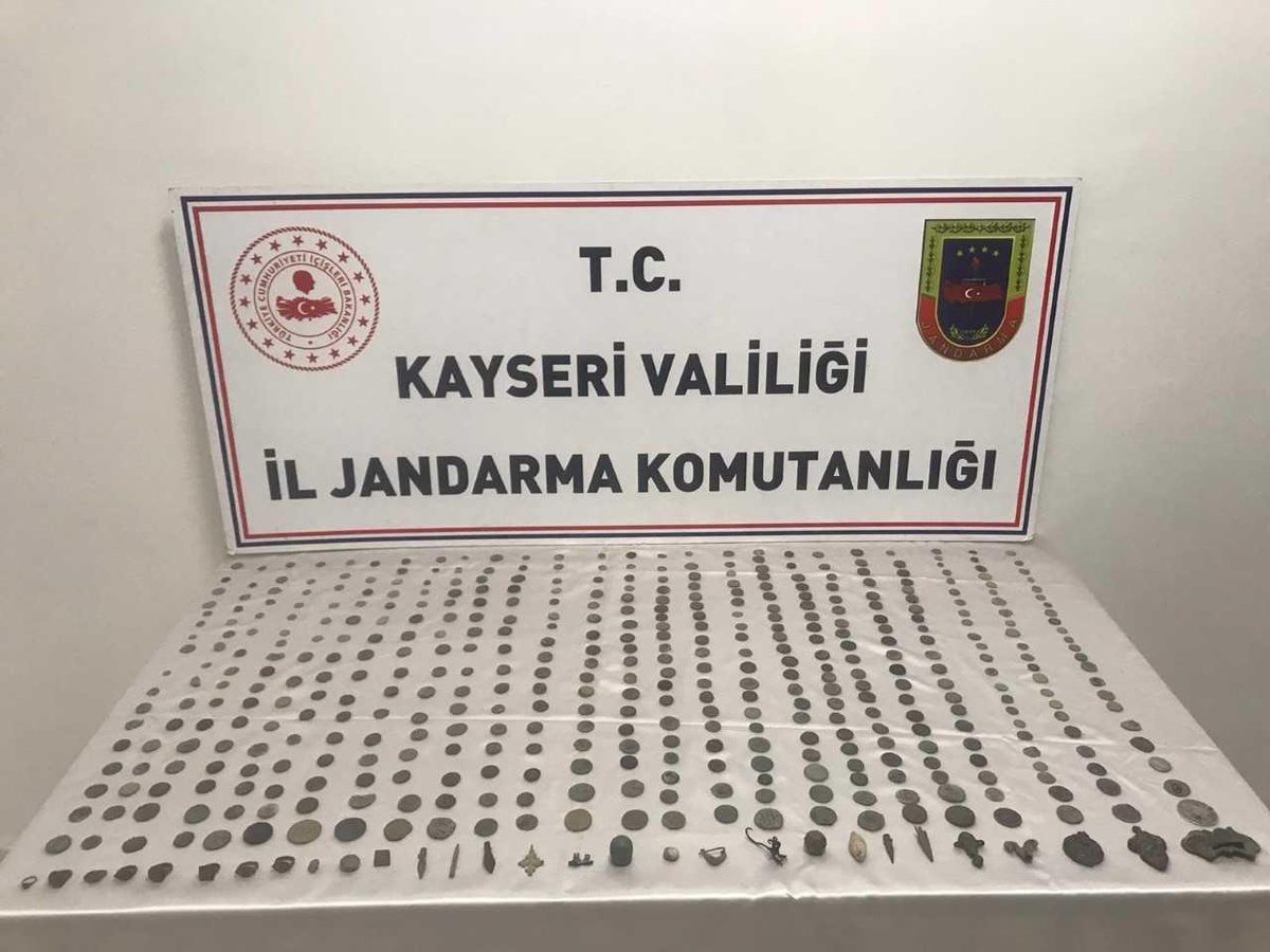 Kayseri\'de Roma ve Bizans dönemine ait 851 sikke ele geçirildi
