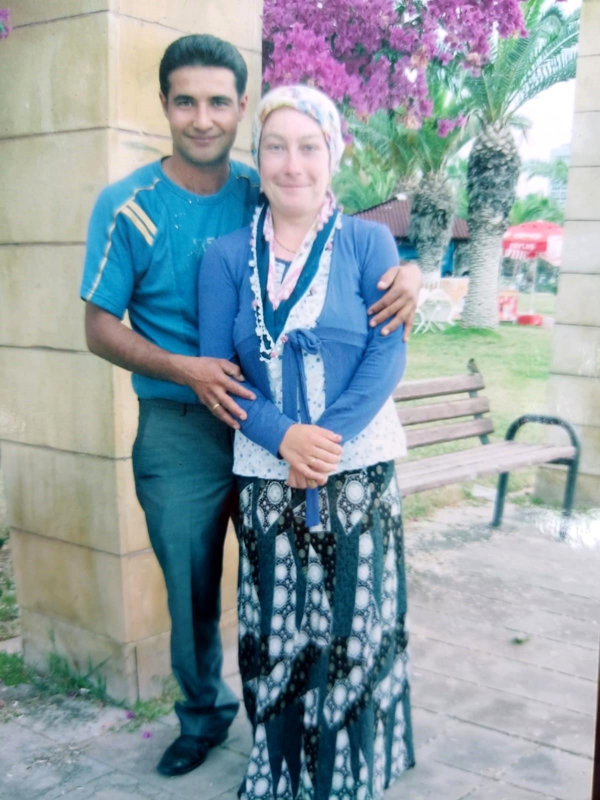 Kucağında kızıyla evden çıkıp kaybolan anne her yerde aranıyor