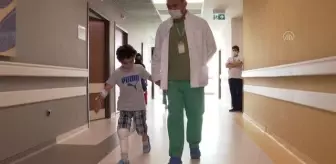 Küçük Alparslan, hava ambulansıyla geldiği hastanede 2 ayda ayağa kalktı
