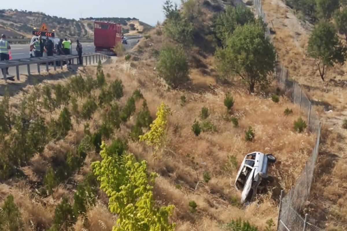 Manisa\'da takla atan otomobilin sürücüsü öldü