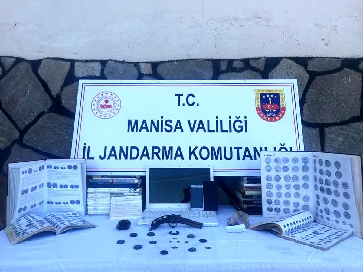 Son dakika haber... Manisa\'da tarihi eser kaçakçılarına operasyon