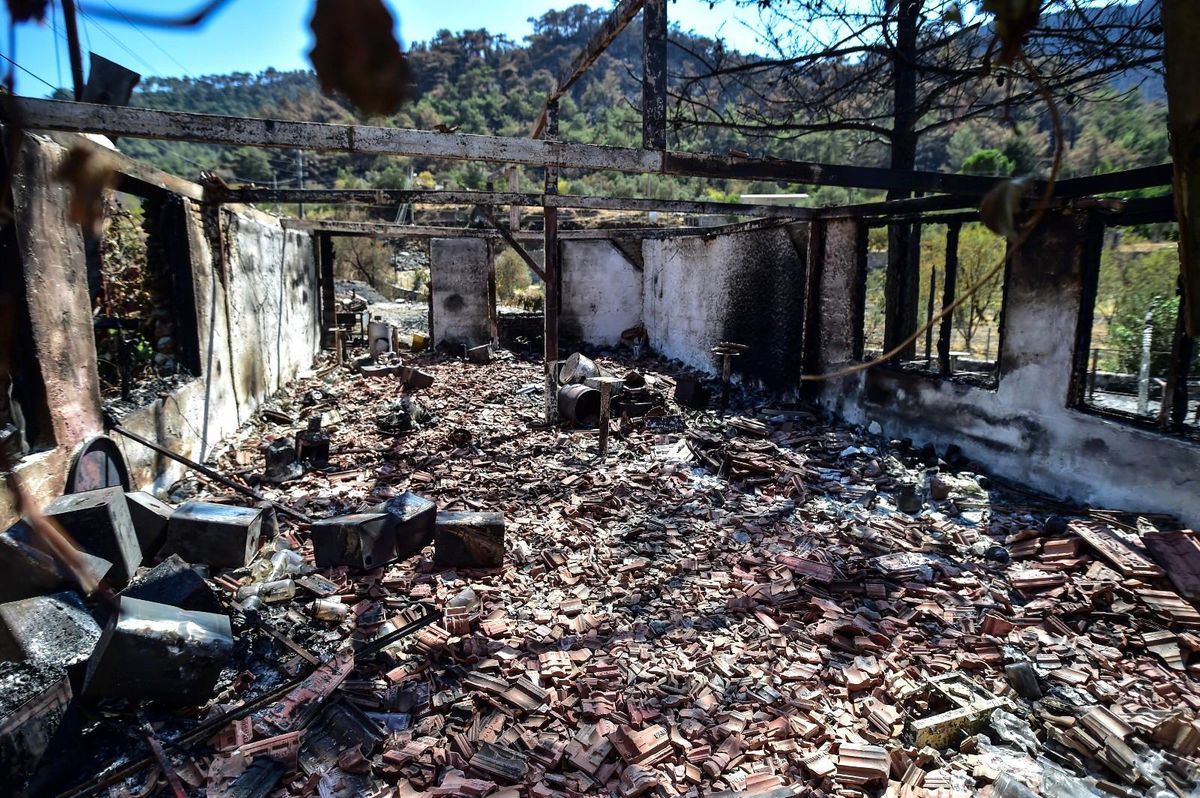 Marmaris\'te müze olarak kullanılan 1 asırlık yapı küle döndü