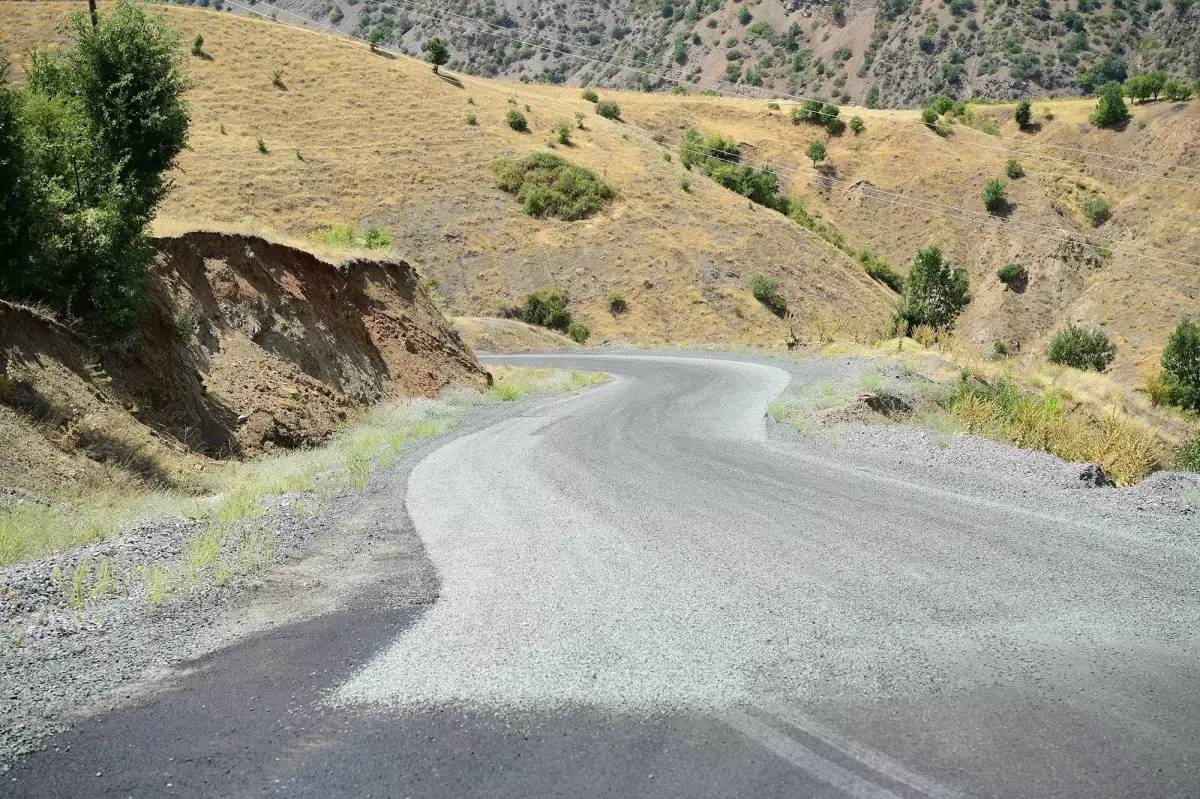 Pütürge İlçesinden Adıyaman Sincik sınırına kadar olan yol hizmete açıldı