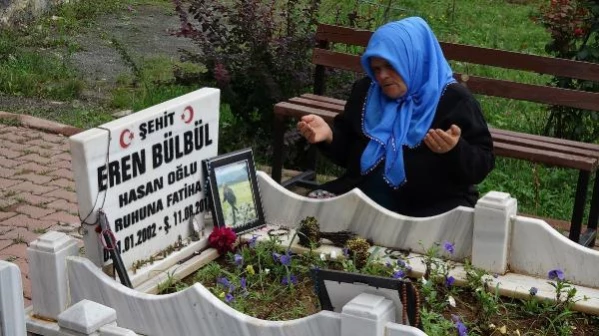 ŞEHİT EREN BÜLBÜL'ÜN ANNESİ: 4 YIL OLDU AMA HALA O GÜNKÜ ACI YÜREĞİMDE