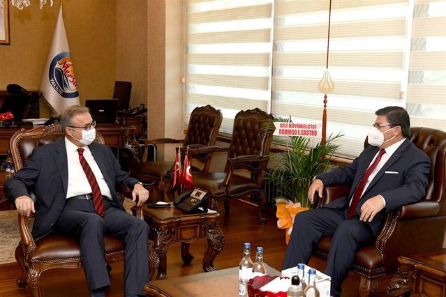 Şili Büyükelçisi Arcos, Vali Su ile bir araya geldi