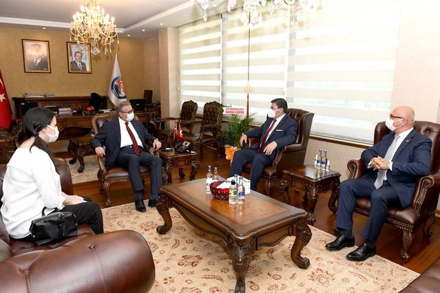 Şili Büyükelçisi Arcos, Vali Su ile bir araya geldi