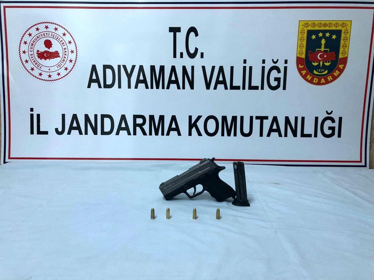 Şüpheli araçta tabanca ele geçirildi