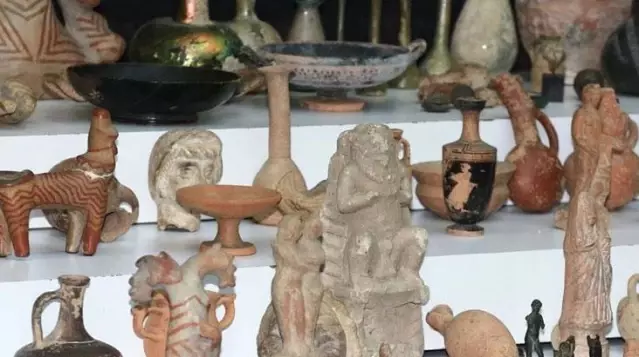 Son Dakika: Türkiye Cumhuriyeti'nde bir ilk! Tarihi eser kaçakçılığı operasyonu başladı, 76 şüpheli yakalandı Son Dakika: Türkiye Cumhuriyeti'nde bir ilk! Tarihi eser kaçakçılığı operasyonu başladı, 76 şüpheli yakalandı