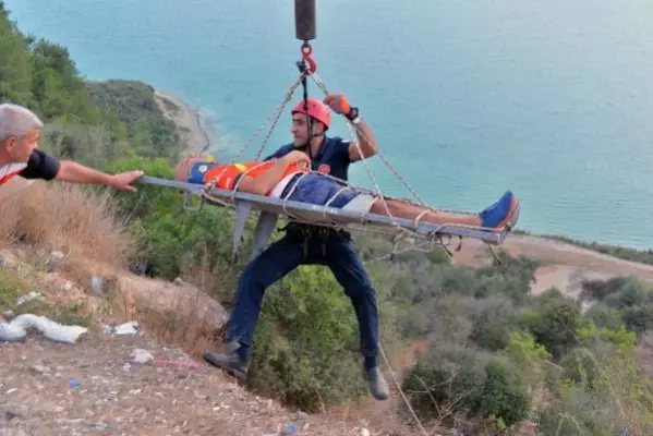 Yamaç paraşütçüsü, rüzgarı ölçerken 10 metreden düştü