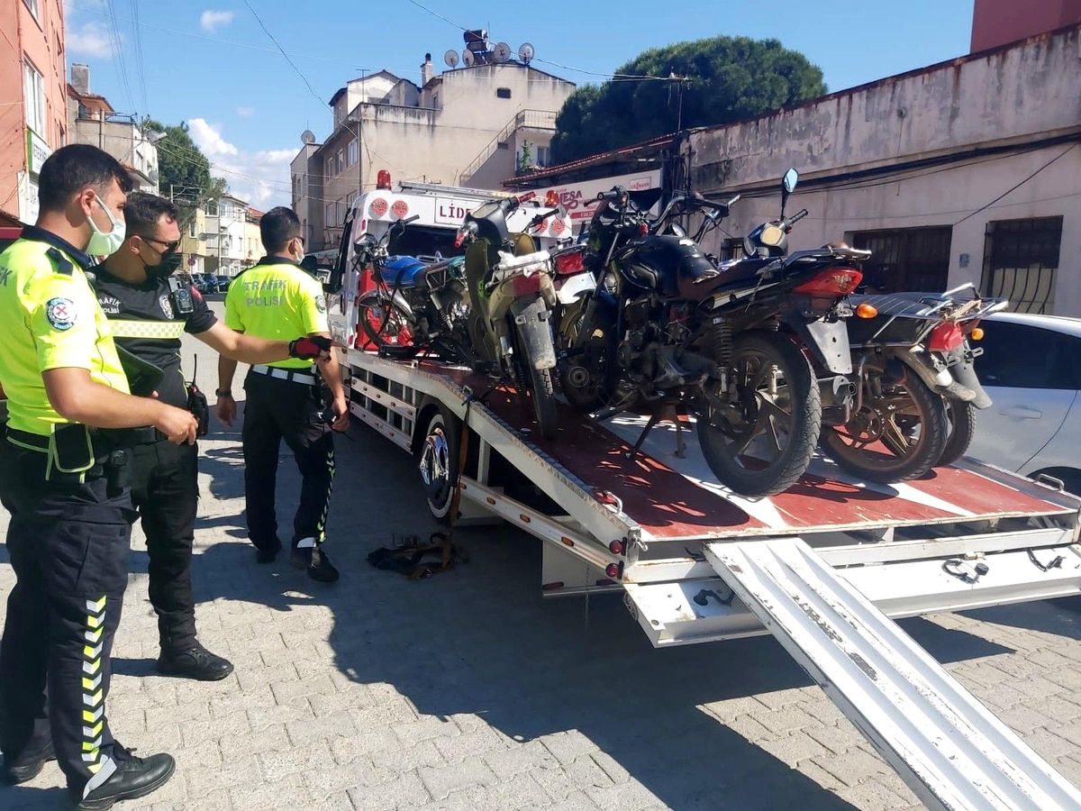 Burhaniye\'de motosiklet denetimleri devam ediyor